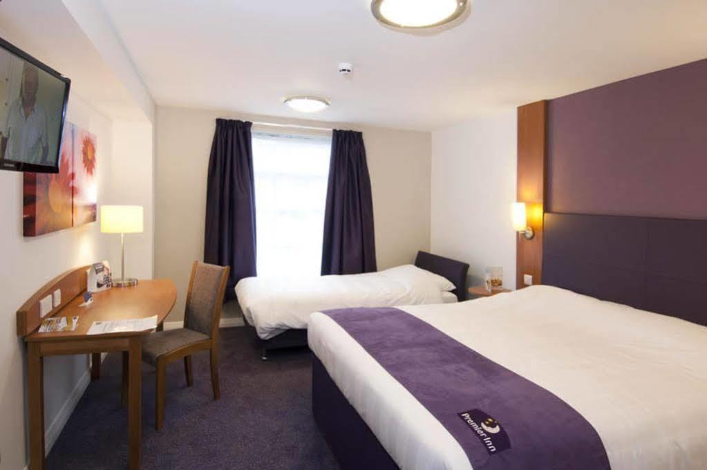Premier Inn London City Exterior photo